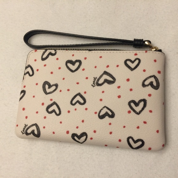 (GIFTED). Authentic Coach Heart Wristlet - Picture 3 of 5